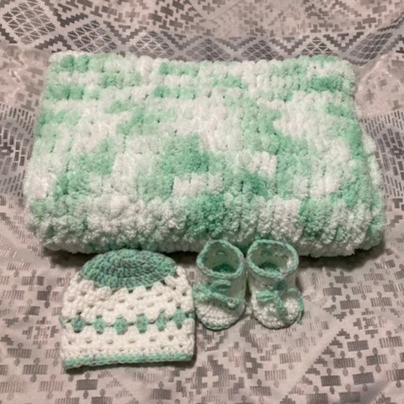 Handmade Other Handmade Chunky Knitted Baby Blanket Hat Booties
